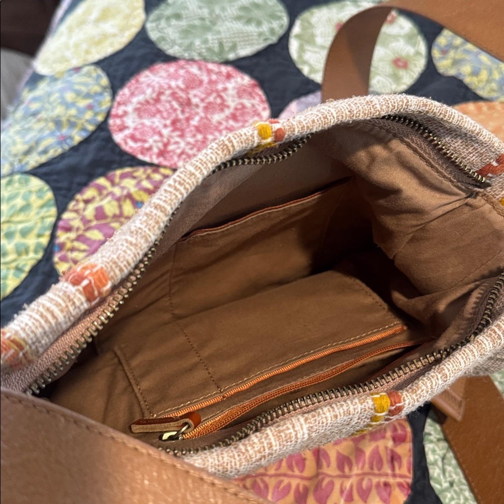 Blaze Bucket Crossbody - Linen Canvas with Leather Trim - Picture 5 of 5